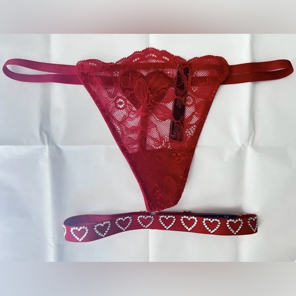 Victoria's Secret Very Sexy
Heartbreaker V-String & Leg Garter
Large & medium - Picture 3 of 10